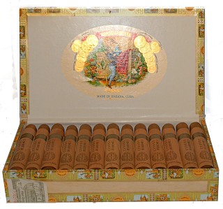 Romeo y Julieta Cedros No 2 - Box of 25 Havana Cigars wrapped in cedar wood